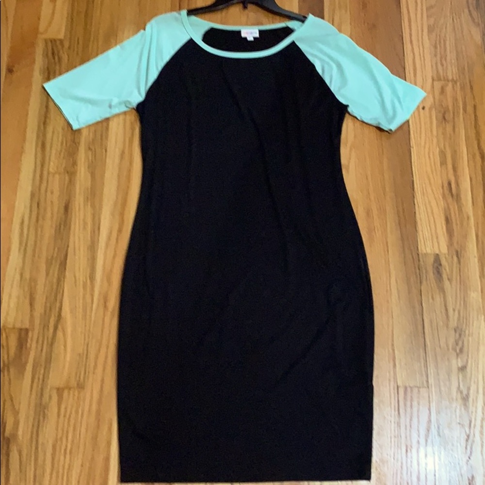 Large black LuLaRoe Julia dress. EUC